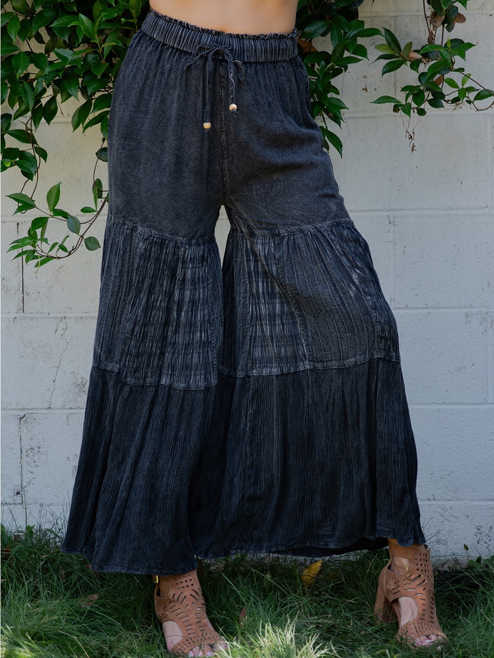 Women's Black Tiered Wide-Leg Pants with Drawstring Waist